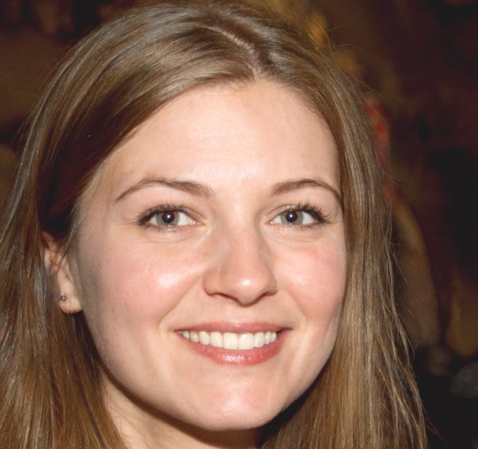 Financial analyst with expertise in Korean small business management